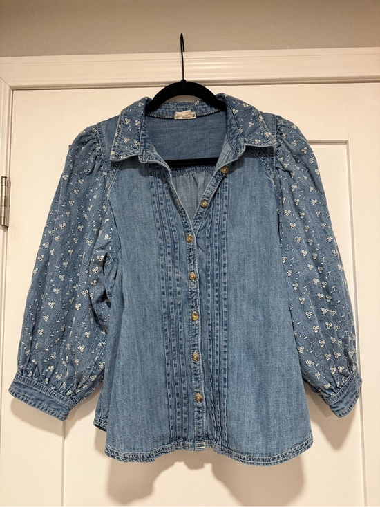 Pilcro Tops - Pilcro Bella Femme Denim Buttondown Top size M